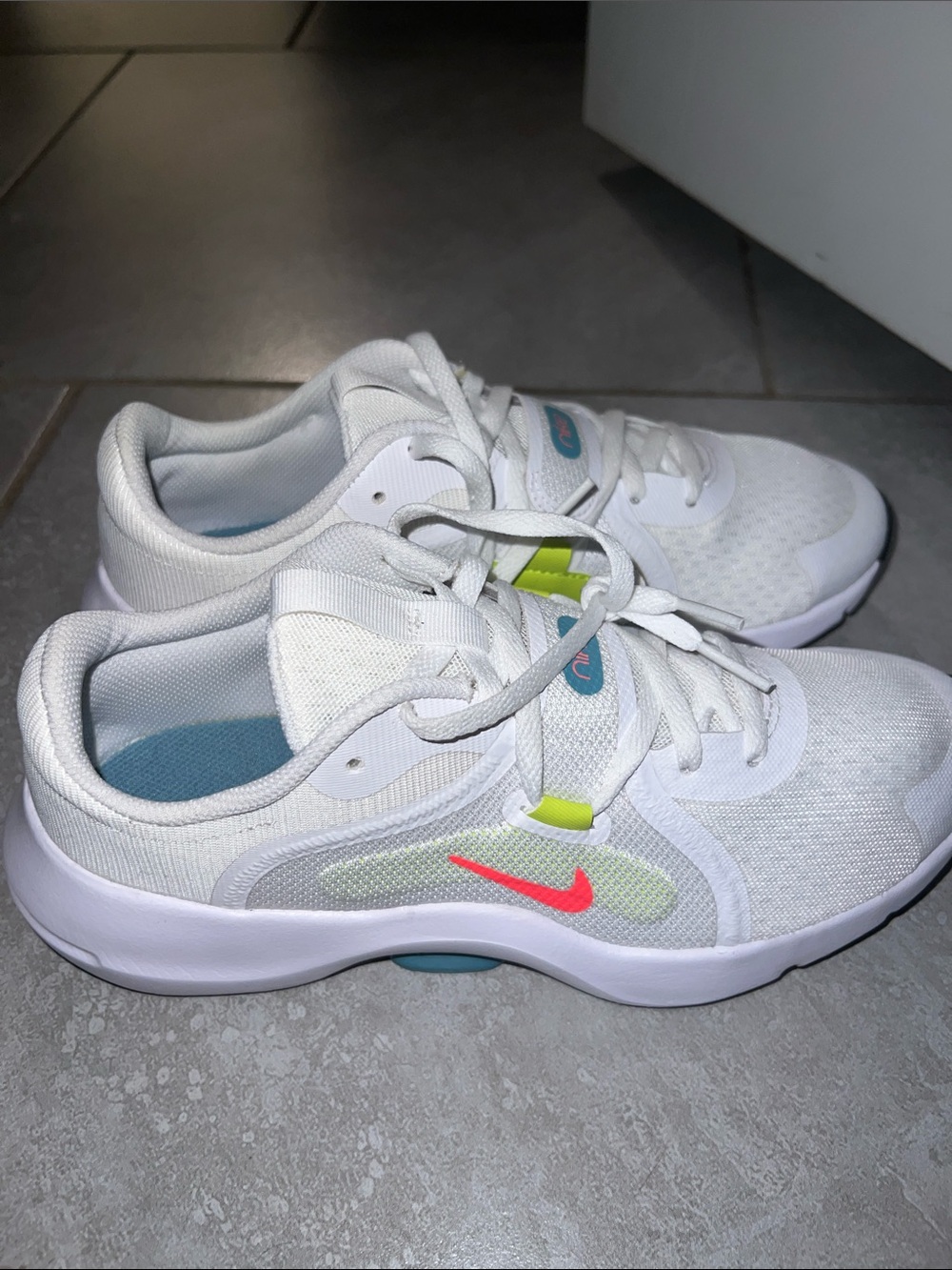 NEVER WORN!! WOMENS 8.5 NIKE IN SEASON TR 13